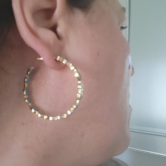 Elegant Gold Hoop Earrings - Picture 8 of 14